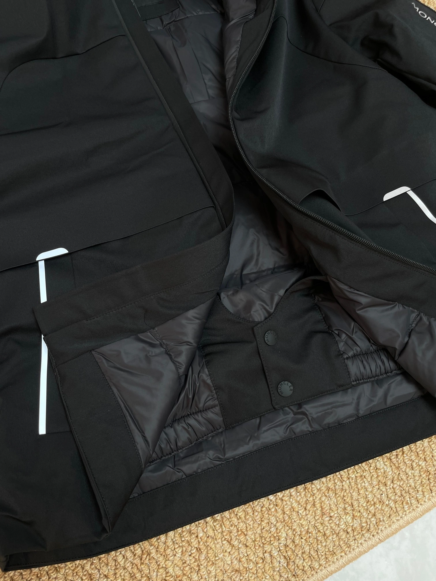 WaterResistant Moncler Down Jackets 145285