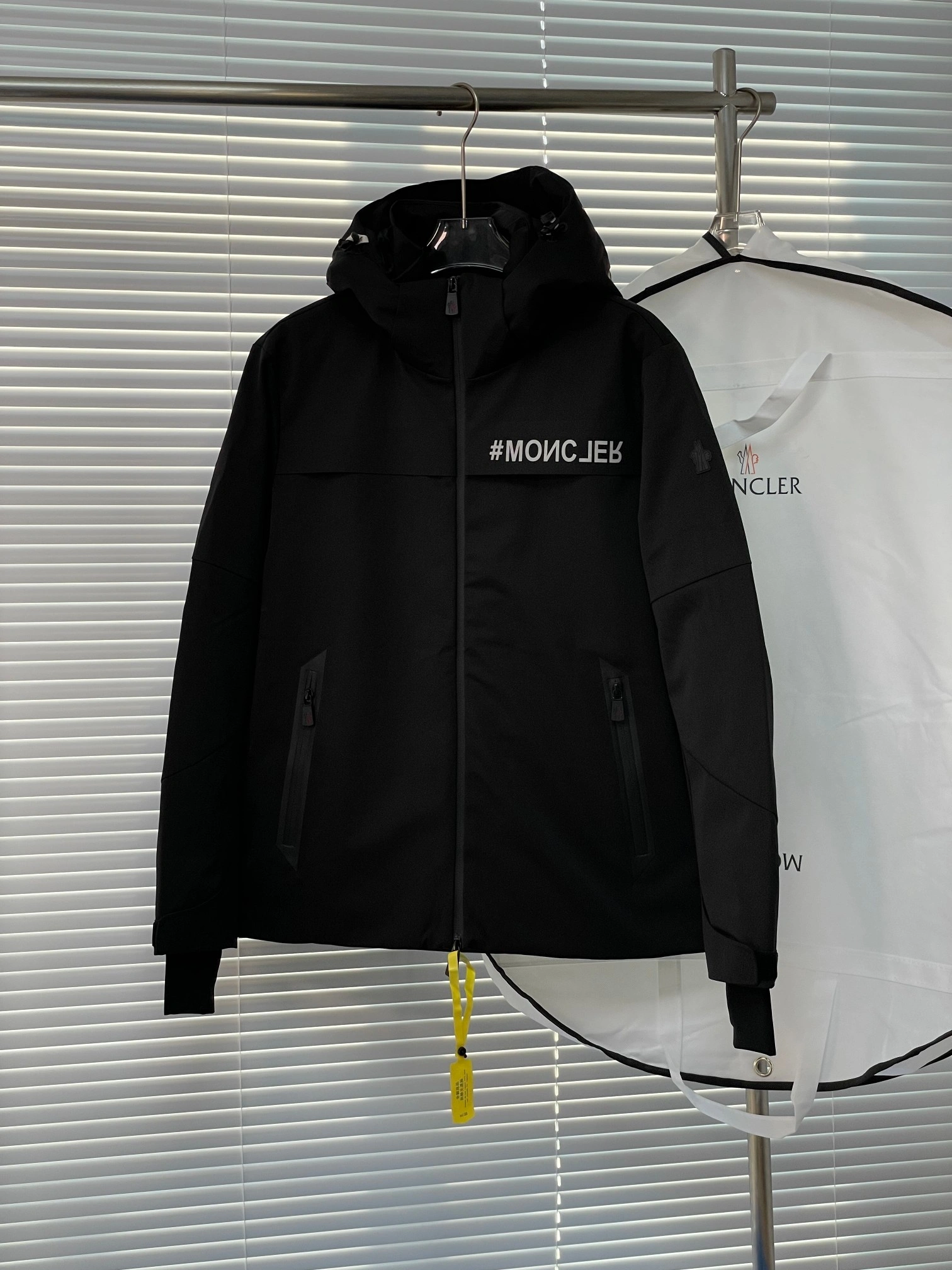 Moncler Down Jackets Efficient 145282