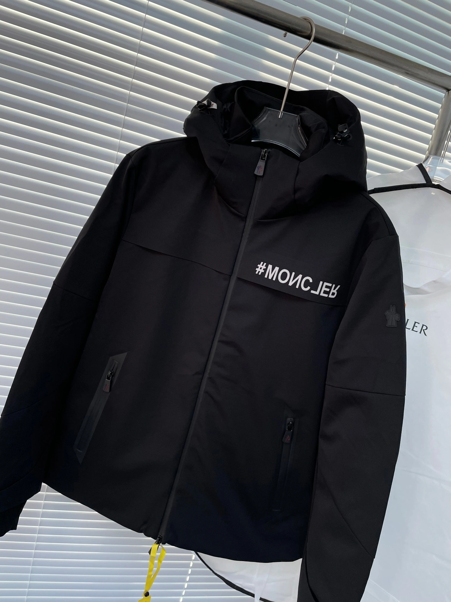 Moncler Down Jackets Efficient 145282