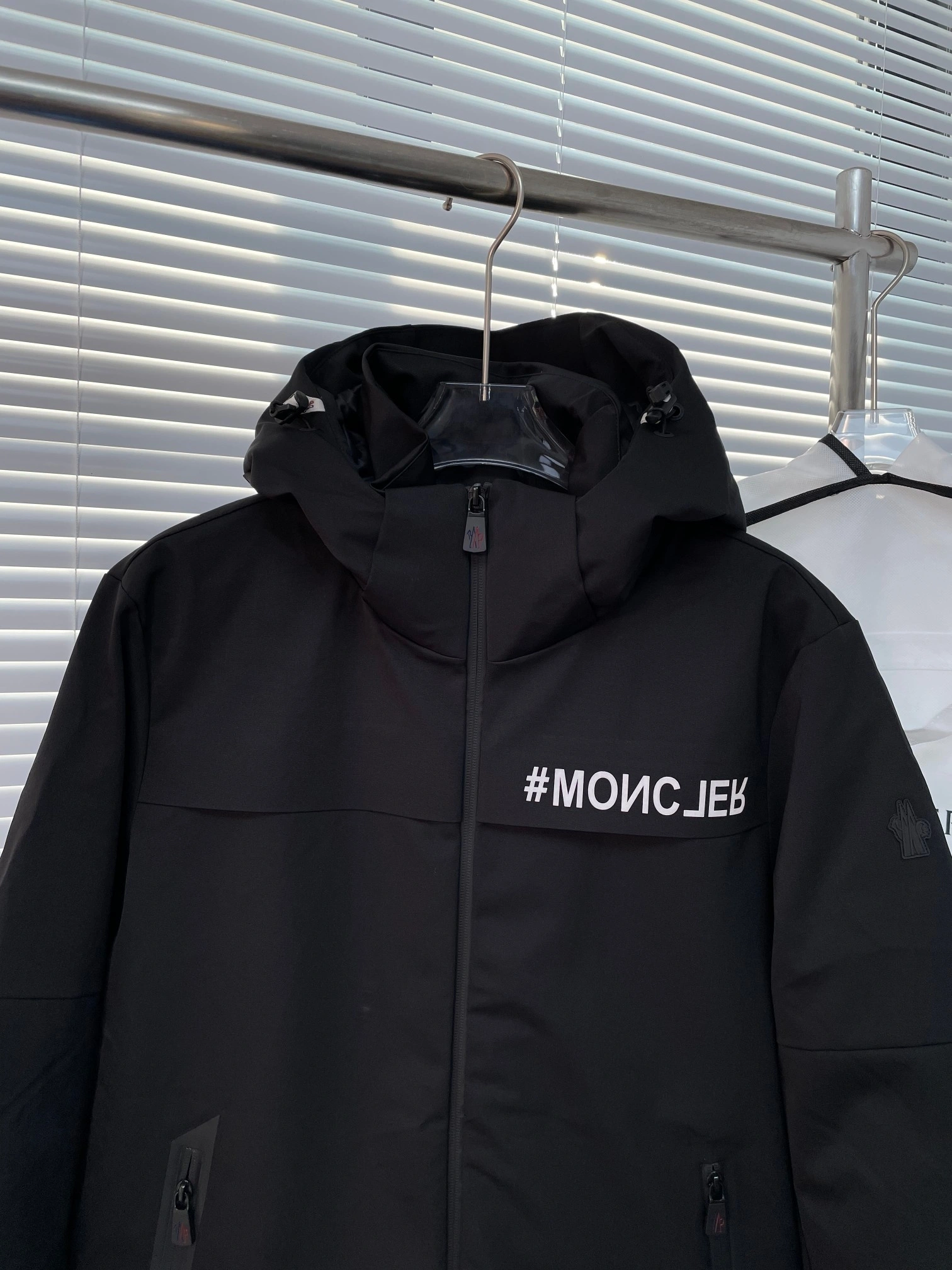 Moncler Down Jackets Efficient 145282