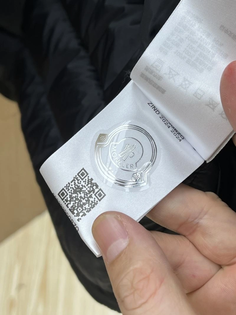 Sustainable Moncler Down Jackets 144432