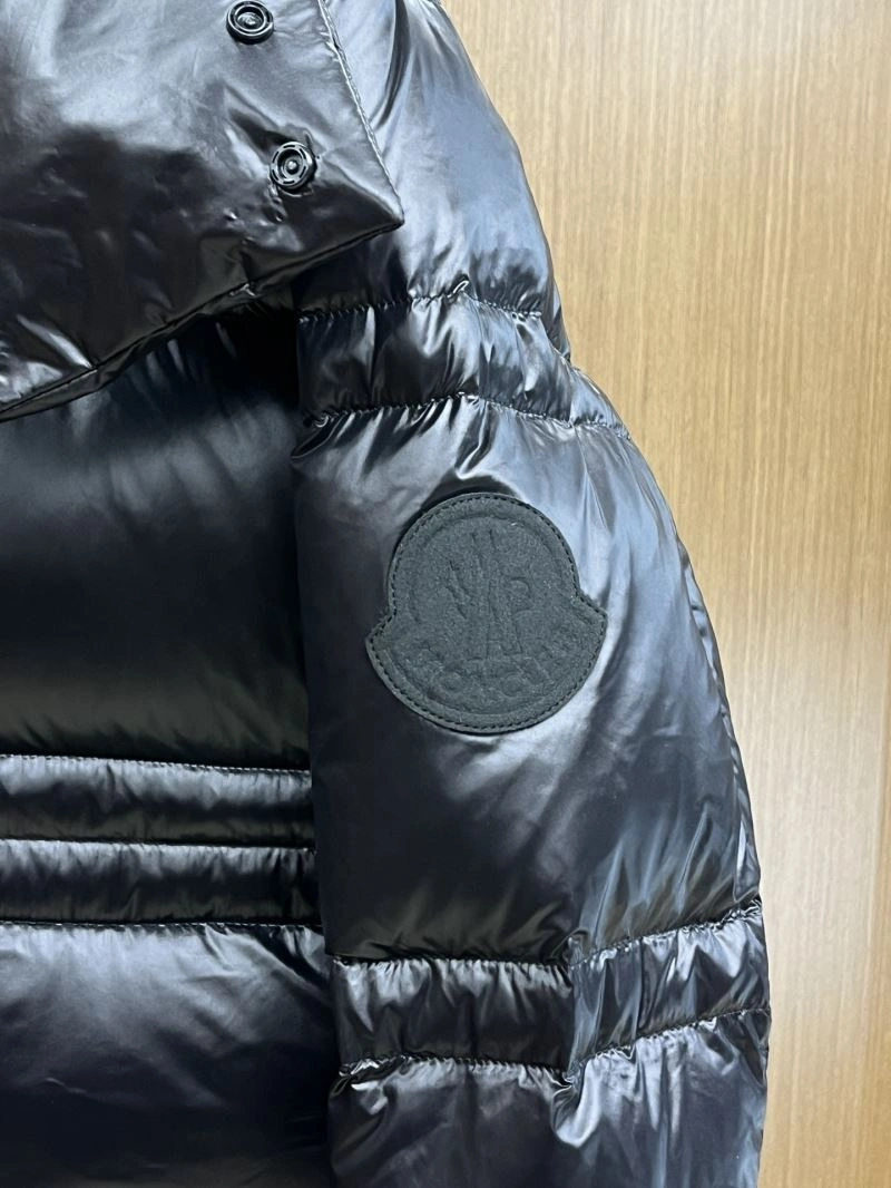 Moncler Down Jackets Vibrant 144425