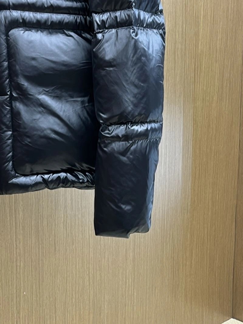 Moncler Down Jackets Vibrant 144425