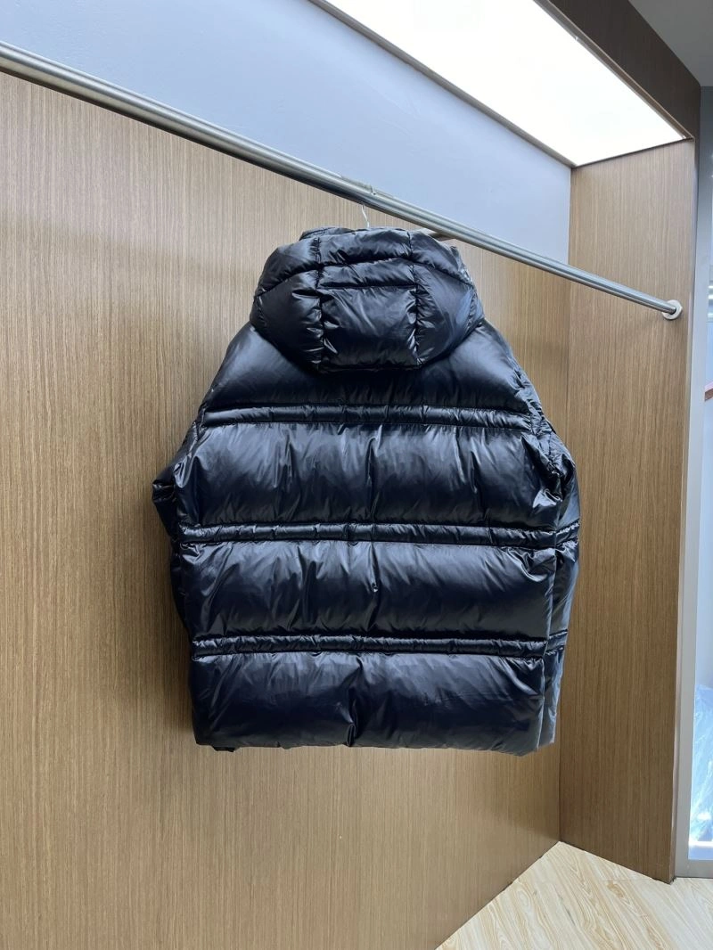 Moncler Down Jackets Vibrant 144425