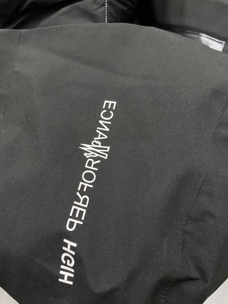 ZipUp Moncler Down Jackets 144418