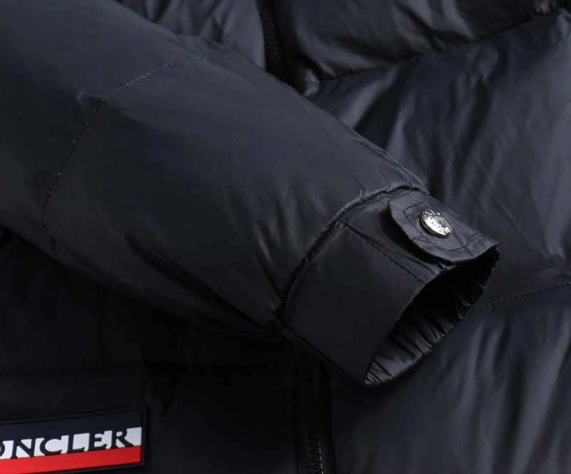 Moncler Down Jackets Durable 144408