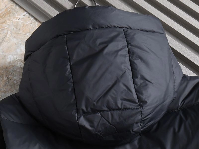 Moncler Down Jackets Durable 144408