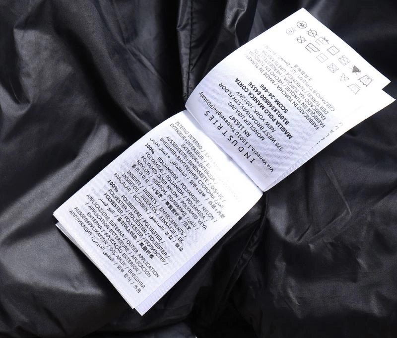 Moncler Down Jackets Durable 144408