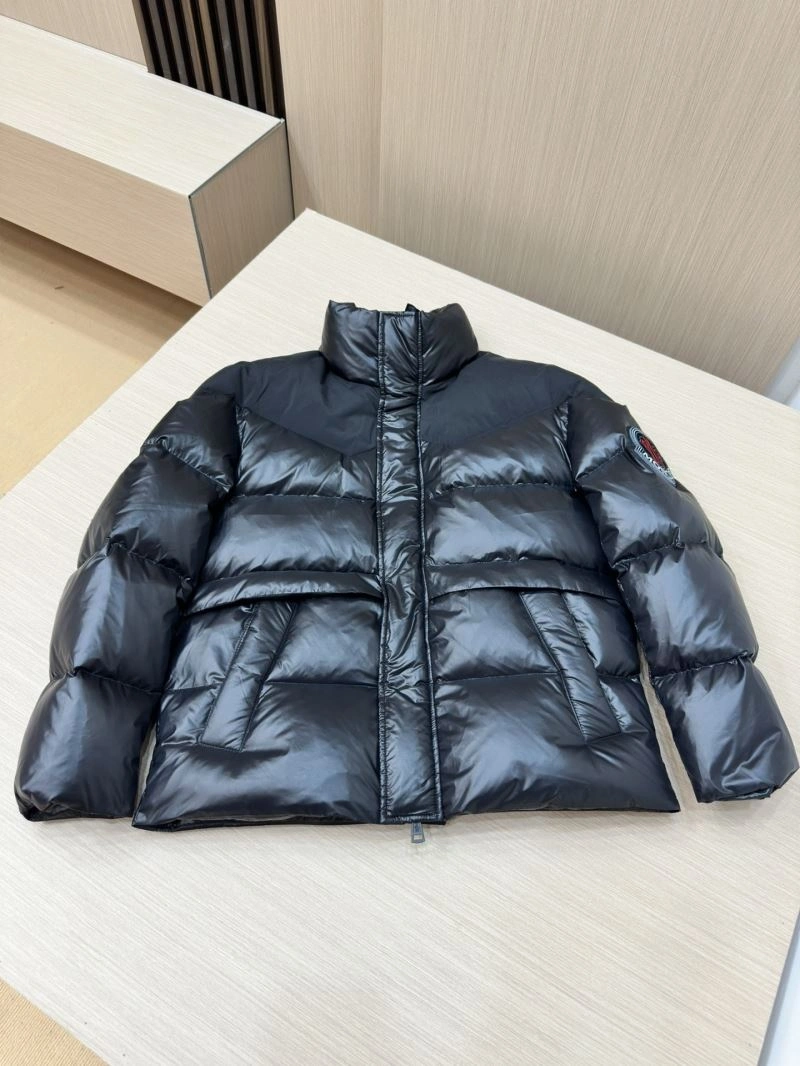 Moncler Down Jackets Versatile 144385