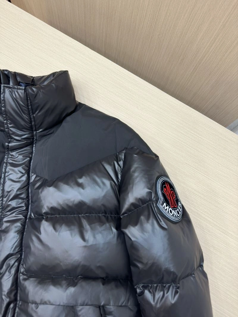 Moncler Down Jackets Versatile 144385