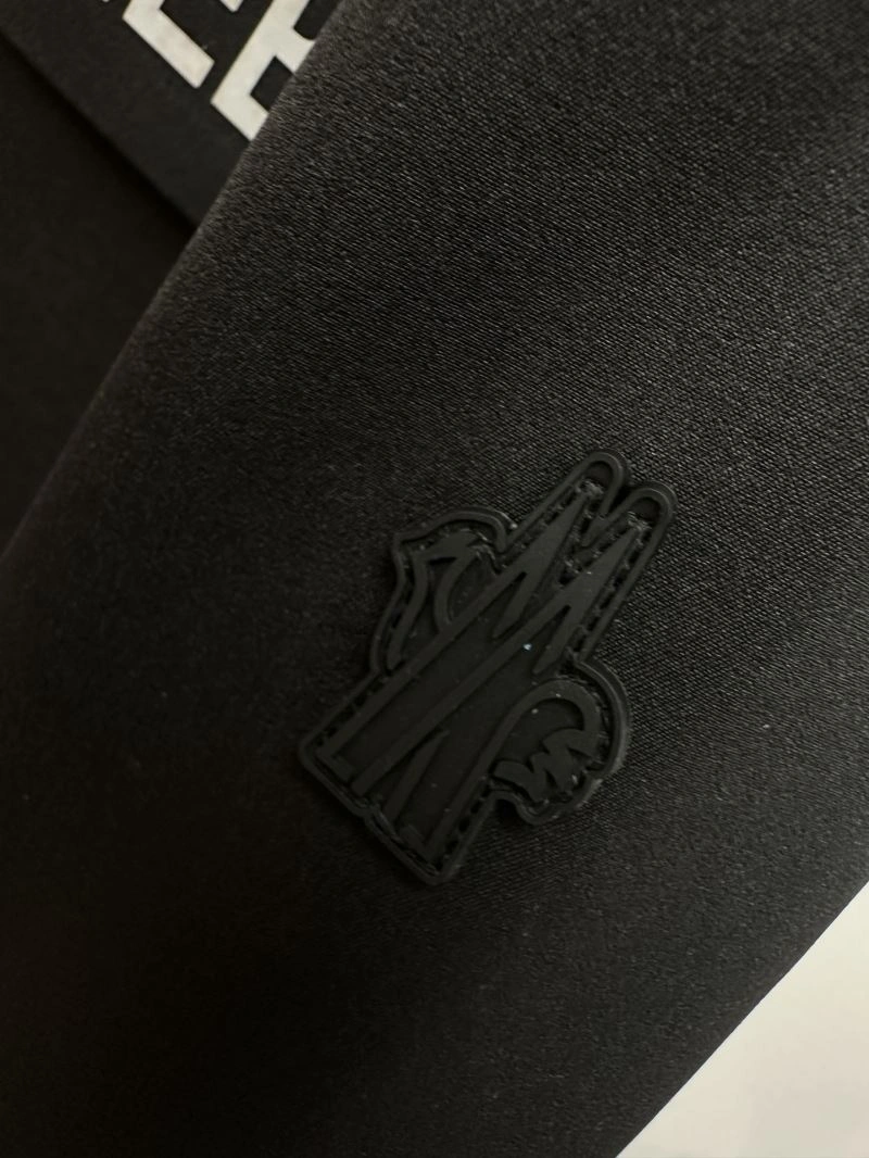Moncler Down Jackets Minimalist 144410