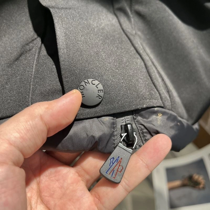 Practical Moncler Down Jackets 144372