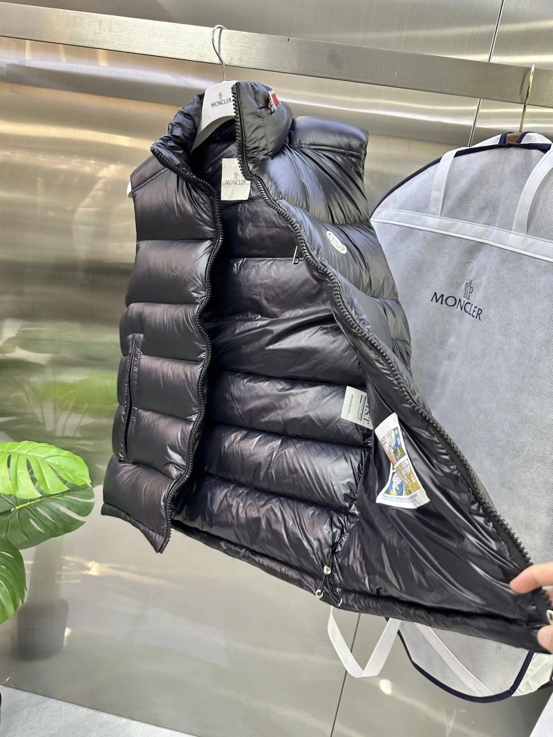 Moncler Down Jackets Attractive 144366