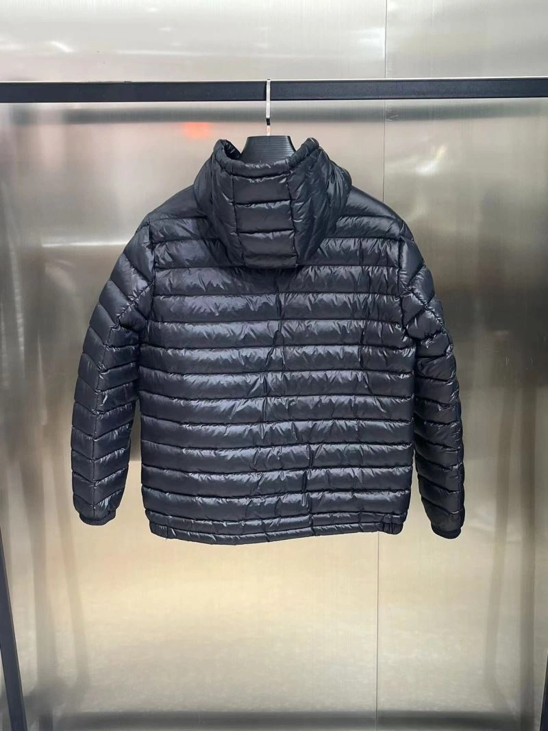 Moncler Down Jackets WellDesigned 144353