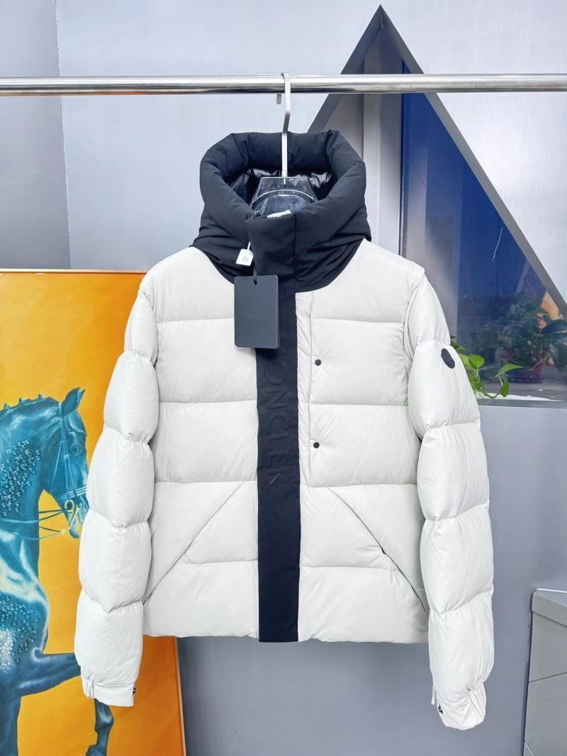 Moncler Down Jackets Versatile 144356
