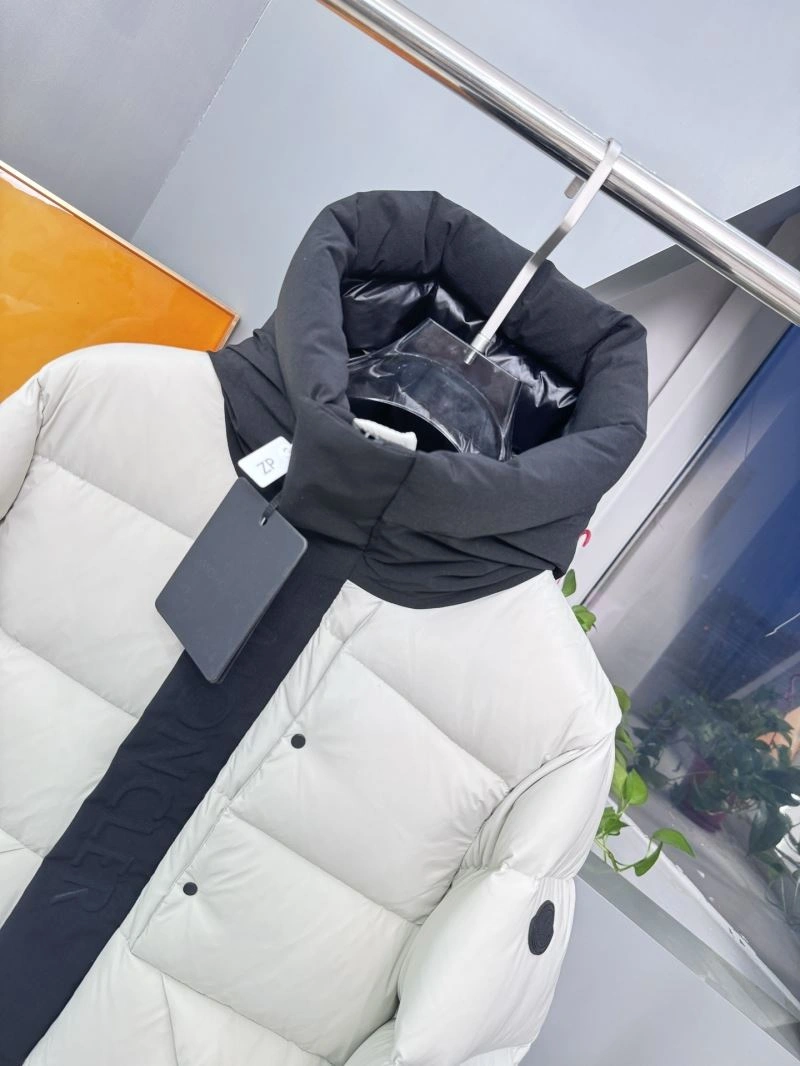 Moncler Down Jackets Versatile 144356