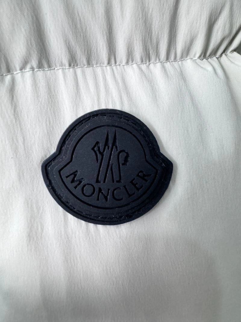 Moncler Down Jackets Versatile 144356