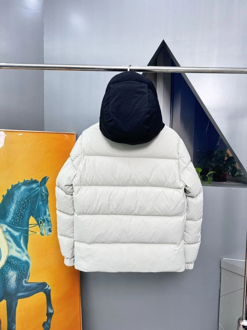 Moncler Down Jackets Versatile 144356