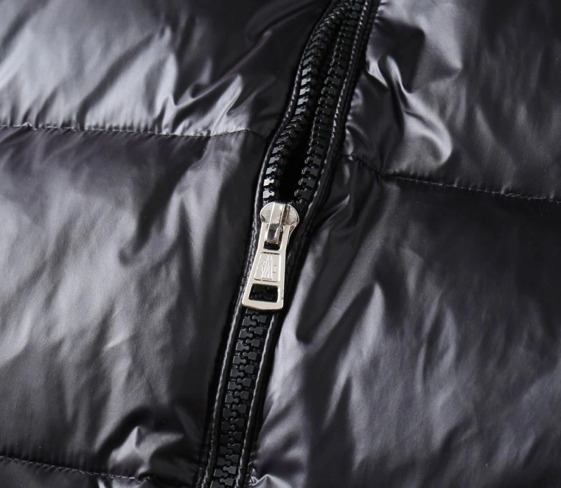 Moncler Down Jackets Modern 144359