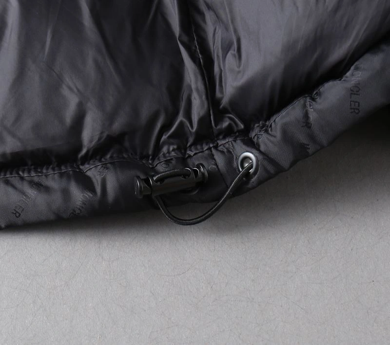 SmoothTexture Moncler Down Jackets 144368