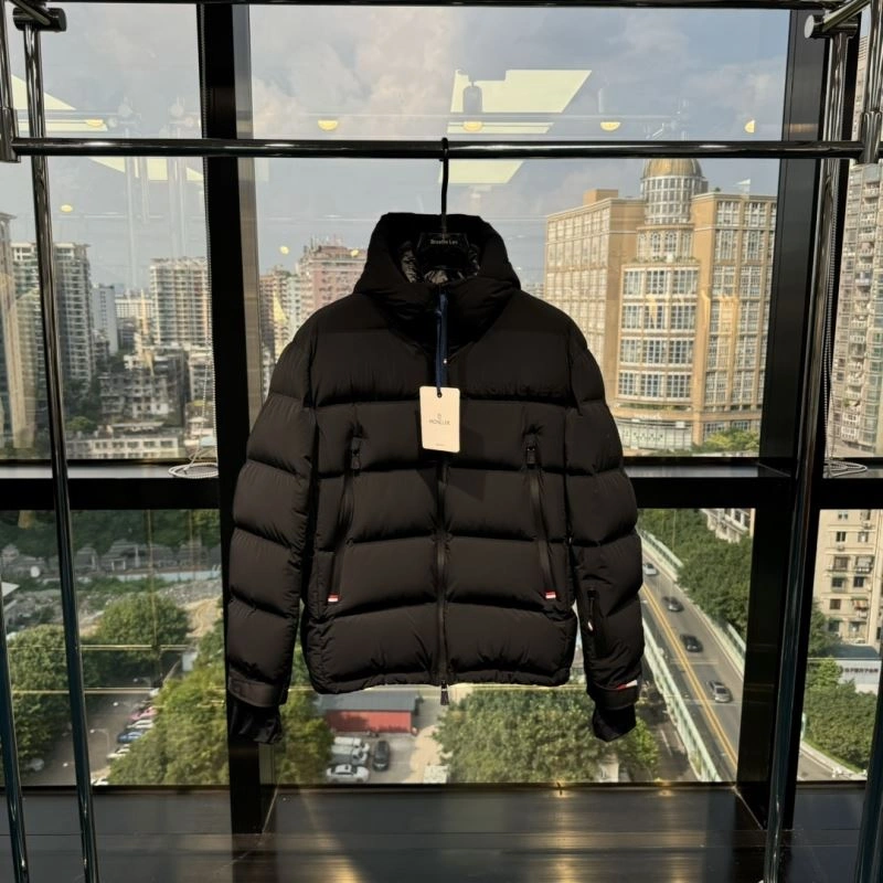 Snug Moncler Down Jackets 144333