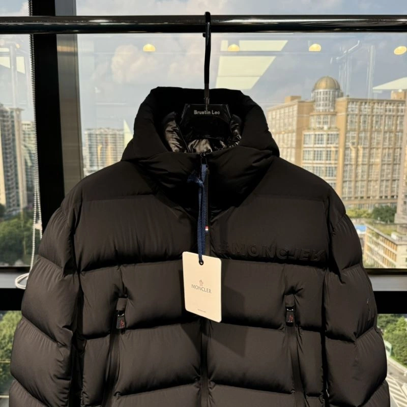 Snug Moncler Down Jackets 144333