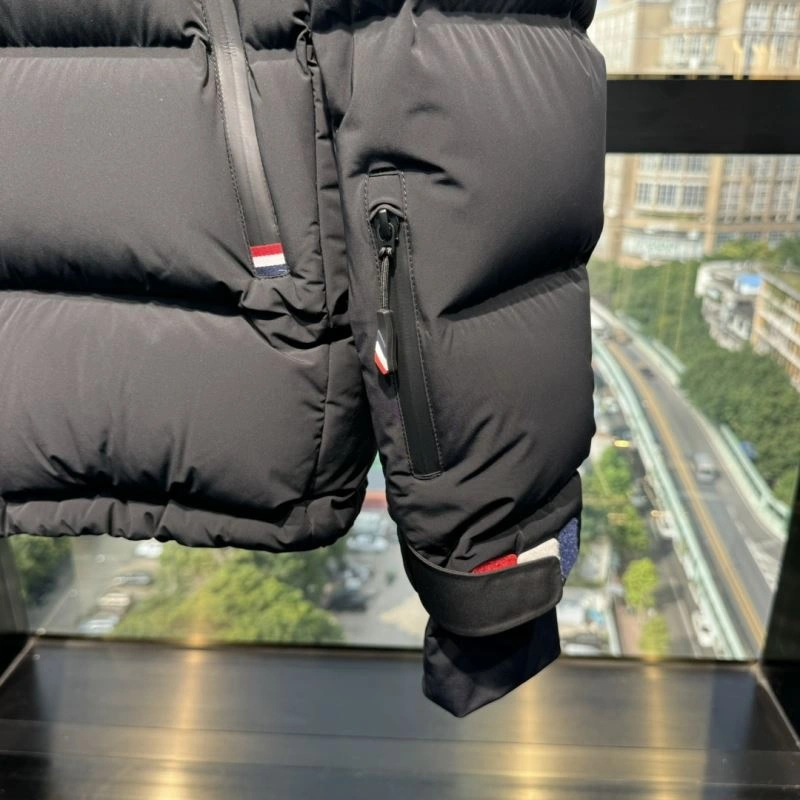 Snug Moncler Down Jackets 144333