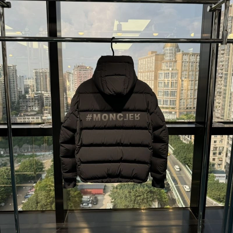 Snug Moncler Down Jackets 144333
