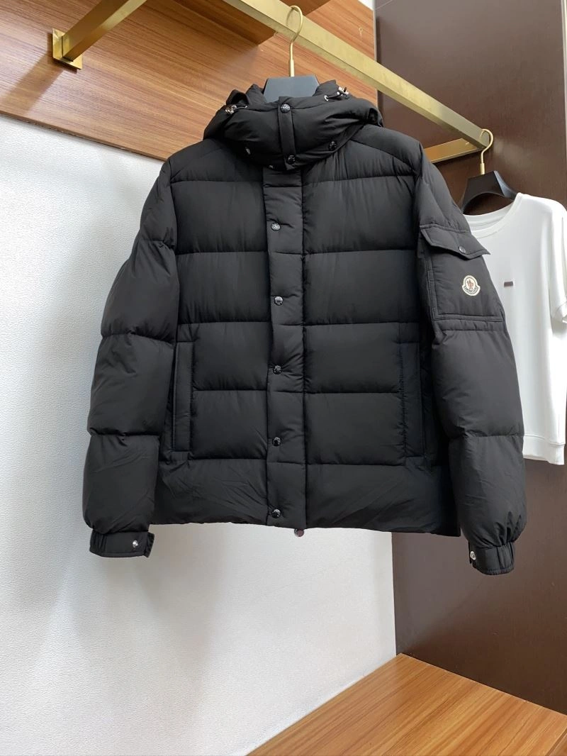 Moncler Down Jackets Supportive 144290