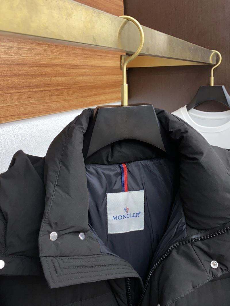 Moncler Down Jackets Supportive 144290