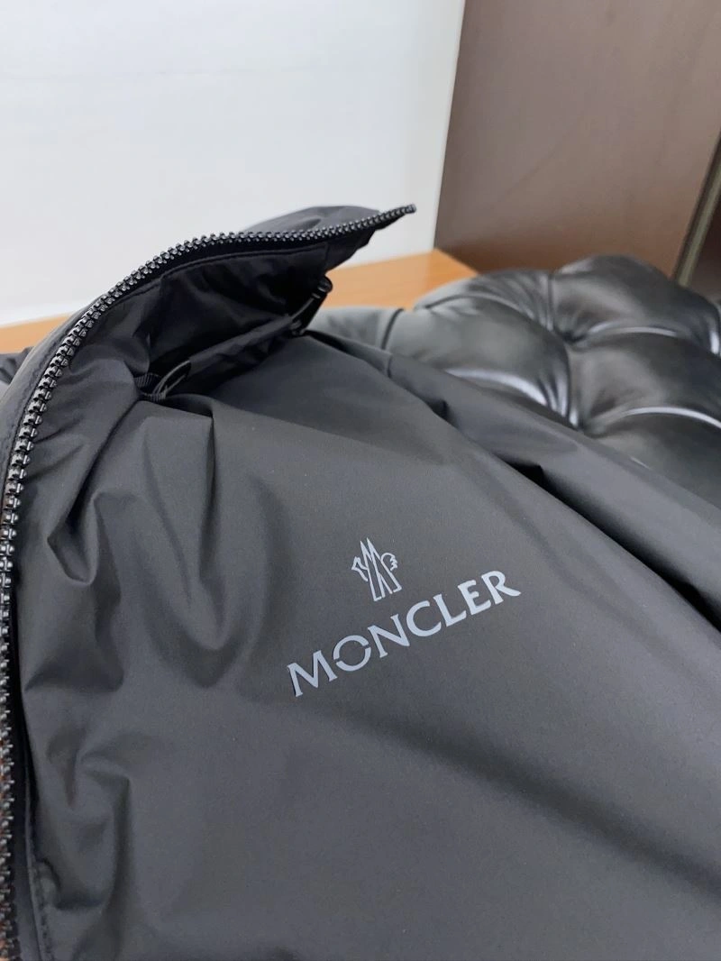 Moncler Down Jackets Durable 144288