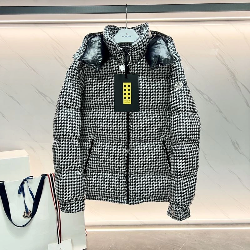 Vibrant Moncler Down Jackets 144280