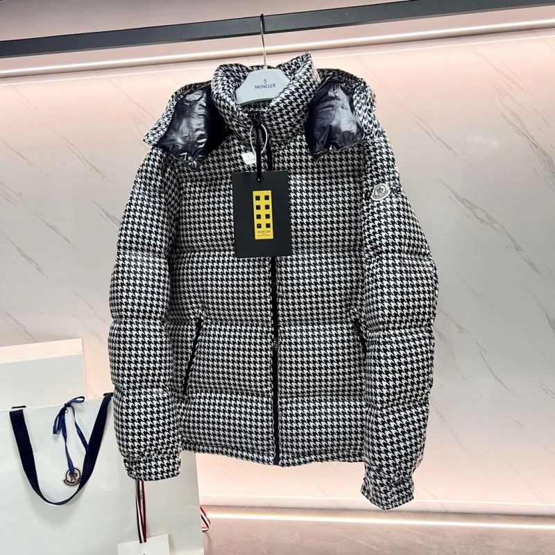 Vibrant Moncler Down Jackets 144280