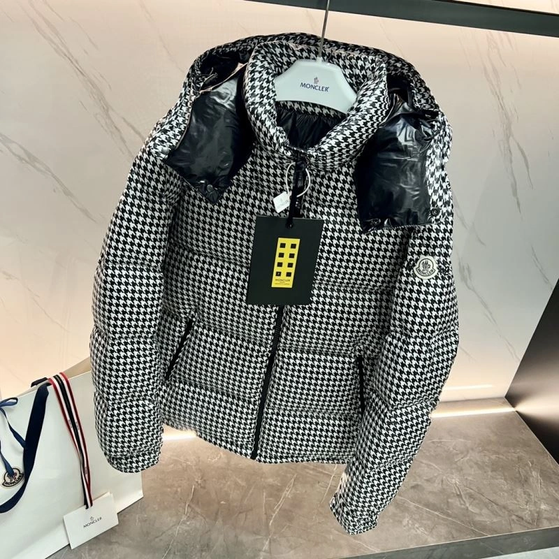 Vibrant Moncler Down Jackets 144280