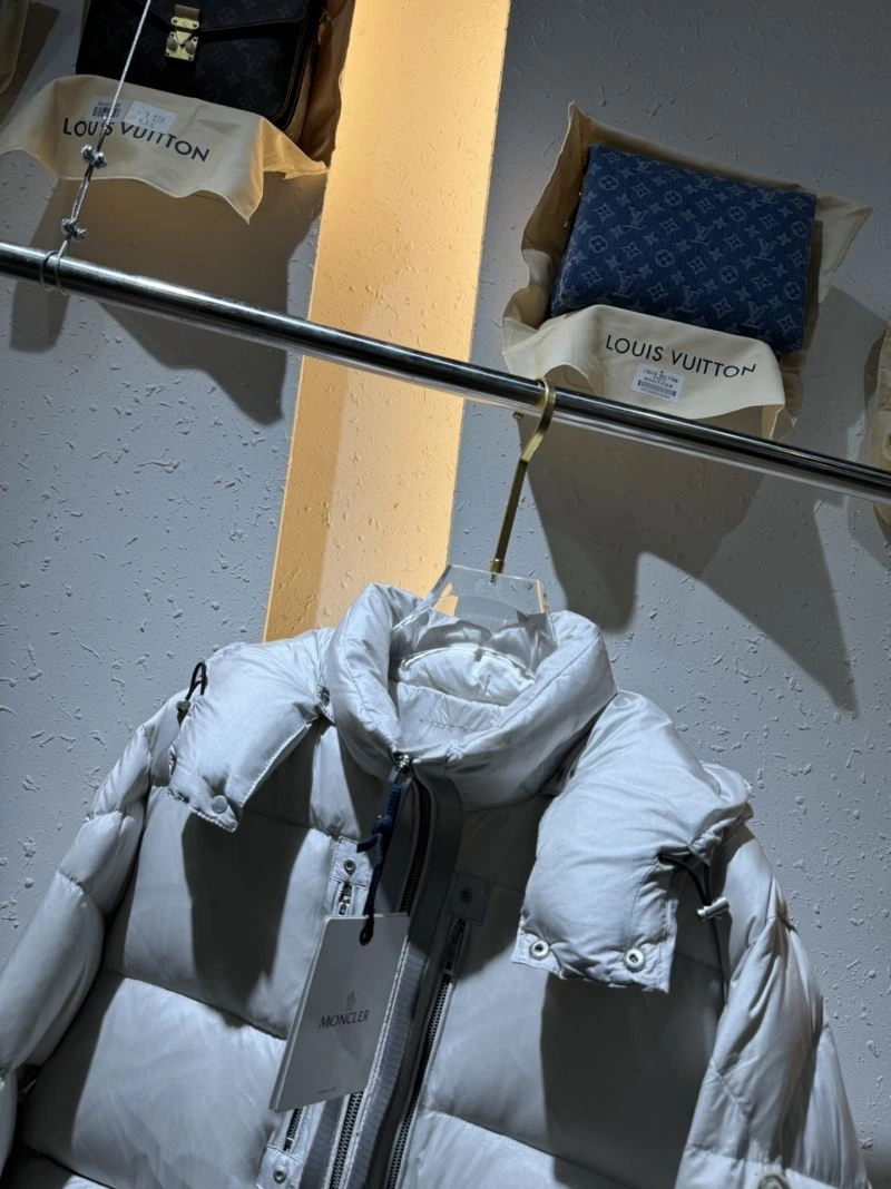 Moncler Down Jackets MultiPurpose 144260