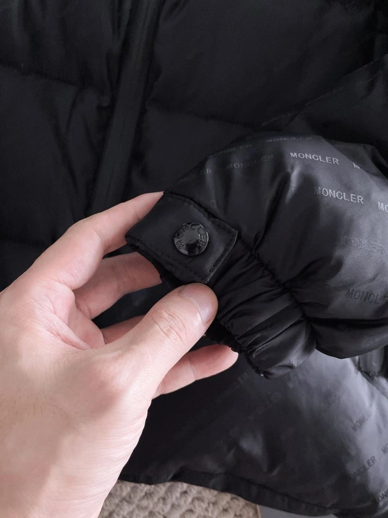 Sleek Moncler Down Jackets 144232