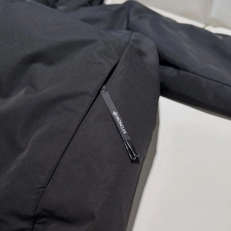 Moncler Down Jackets Chic 144221