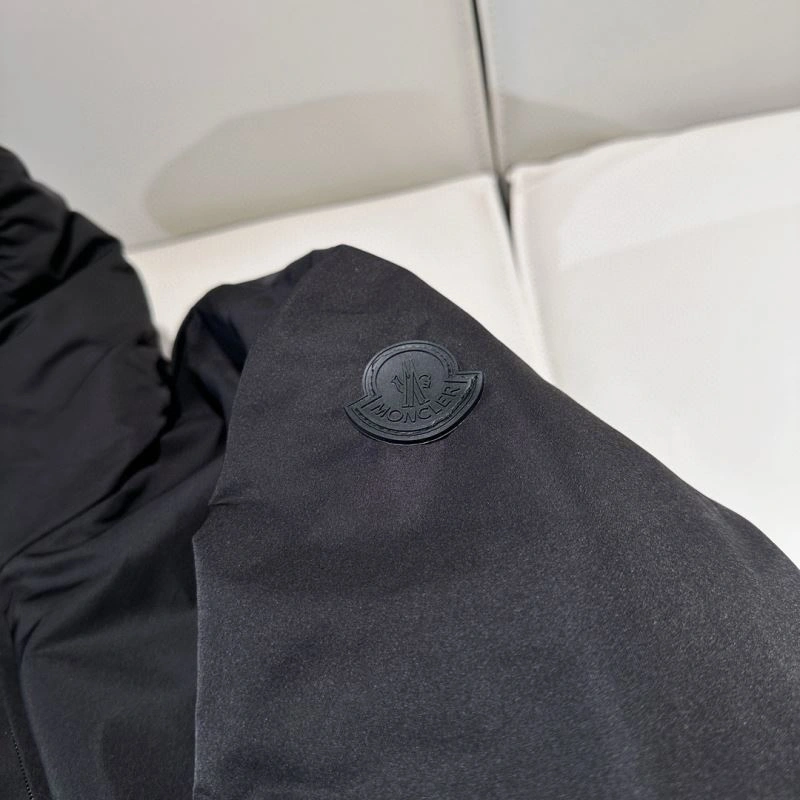 Moncler Down Jackets Chic 144221
