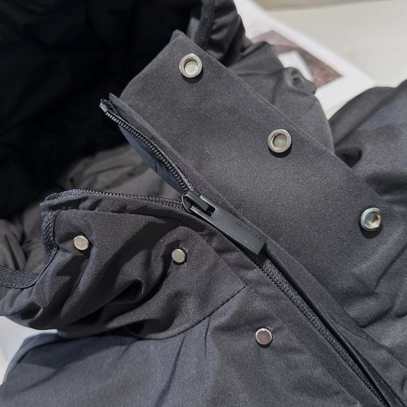 Moncler Down Jackets Chic 144221