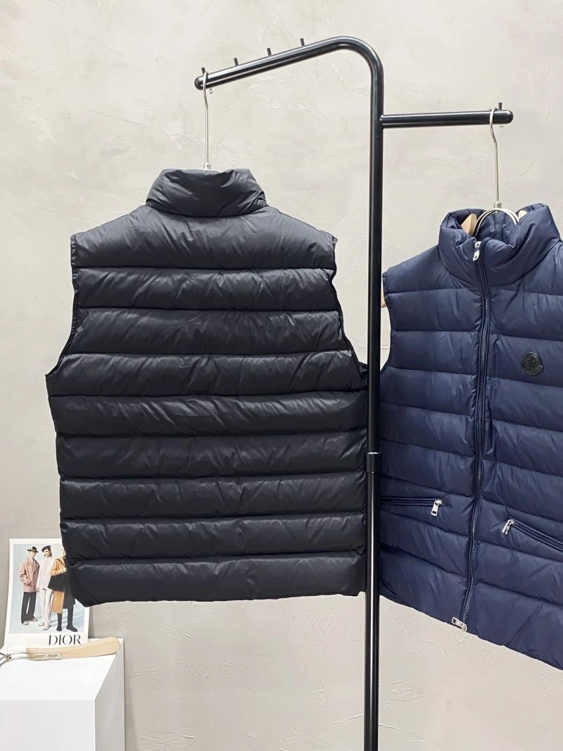 Moncler Down Jackets Sophisticated 144200