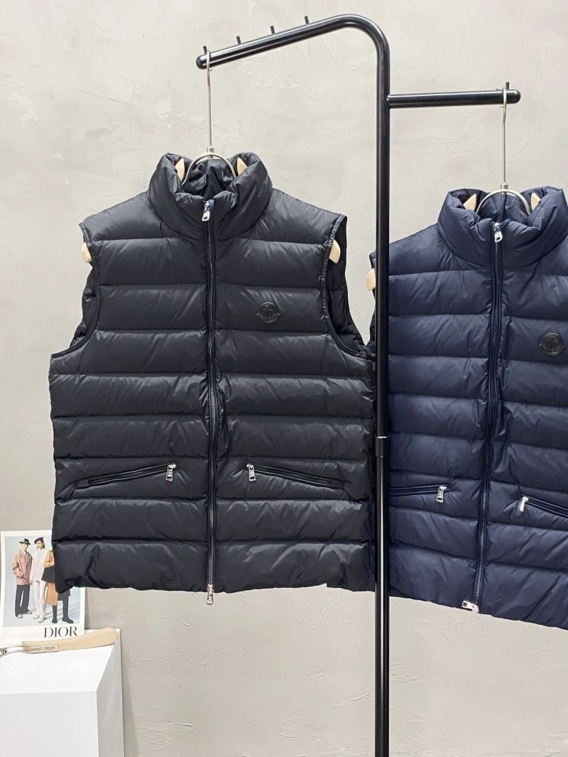 Moncler Down Jackets Sophisticated 144200