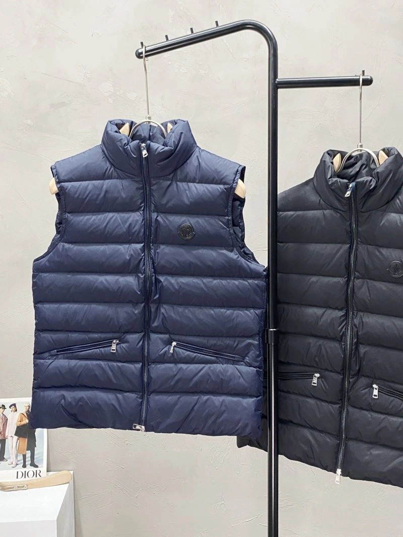 Moncler Down Jackets Sophisticated 144200