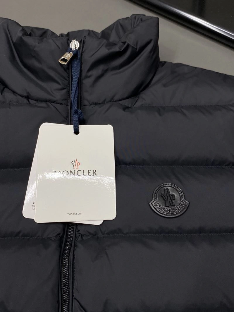 Moncler Down Jackets Sophisticated 144200