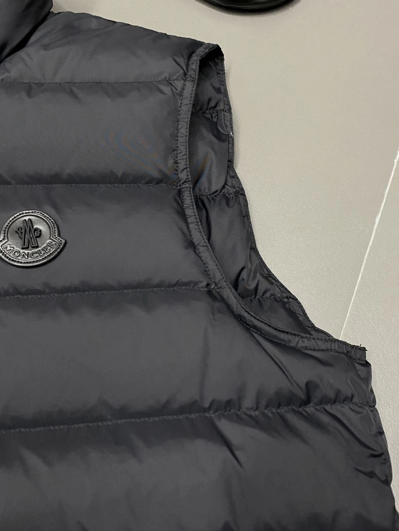 Moncler Down Jackets Sophisticated 144200