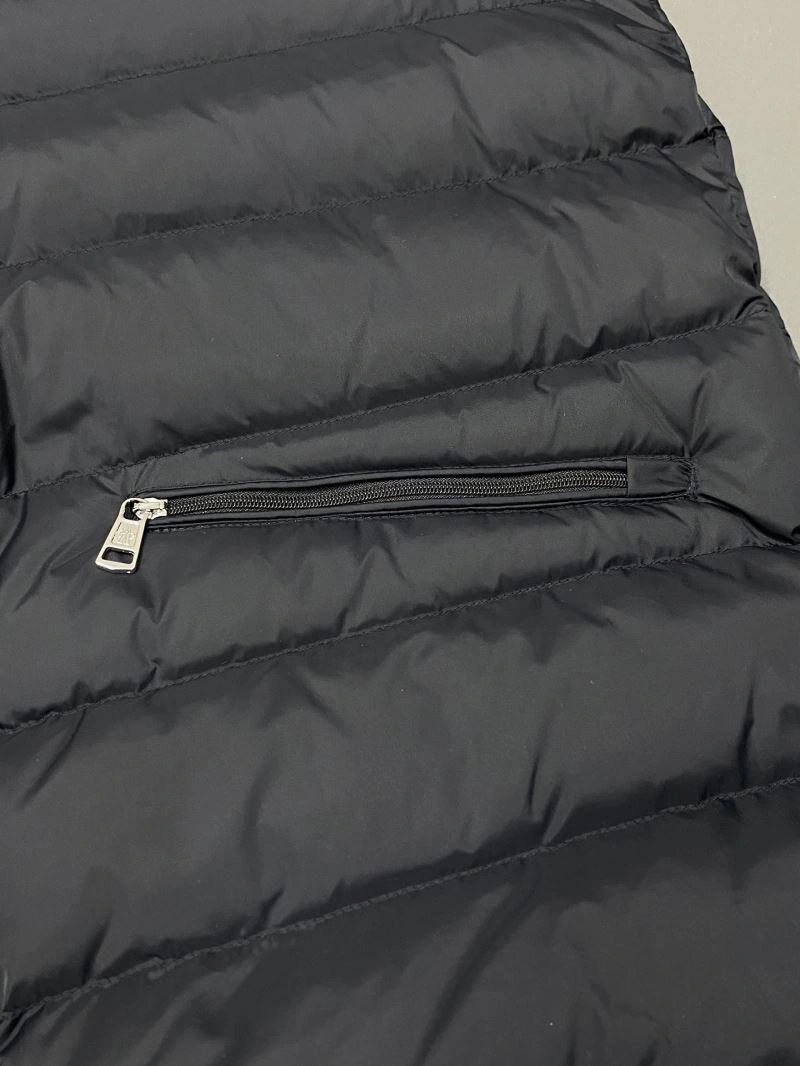Moncler Down Jackets Sophisticated 144200
