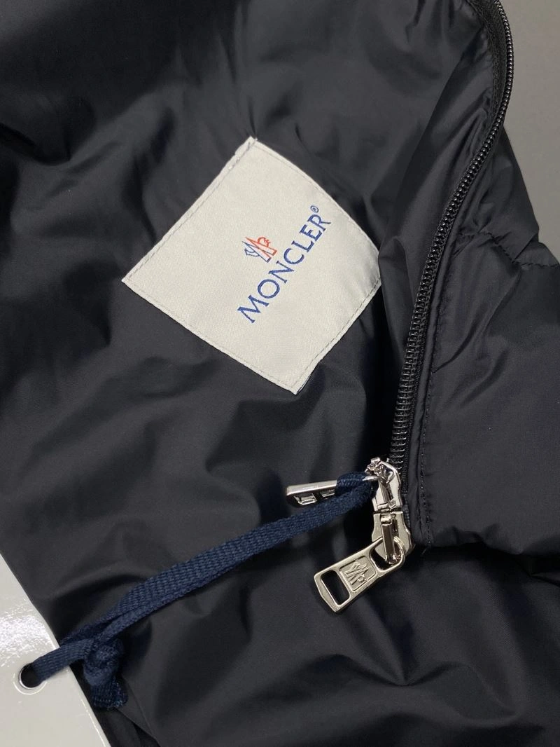 Moncler Down Jackets Sophisticated 144200