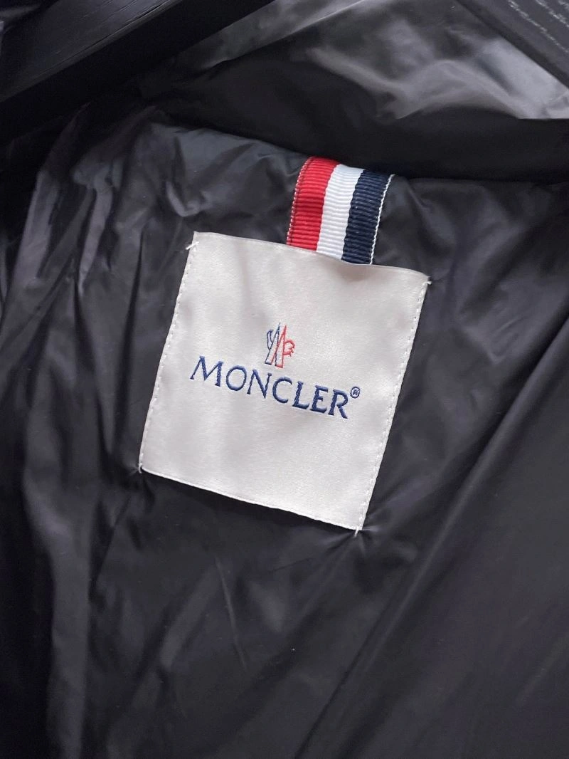 Moncler Down Jackets Vibrant 144199