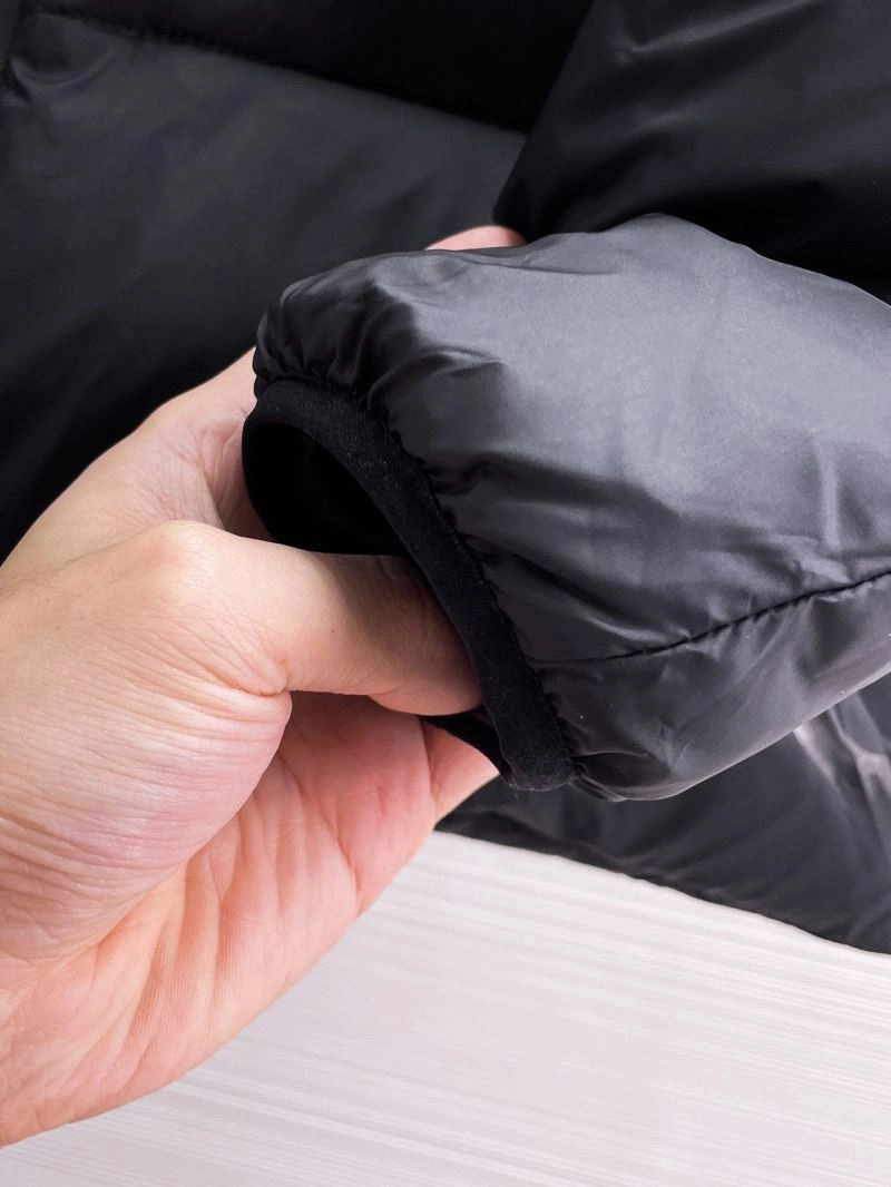 Moncler Down Jackets Vibrant 144199