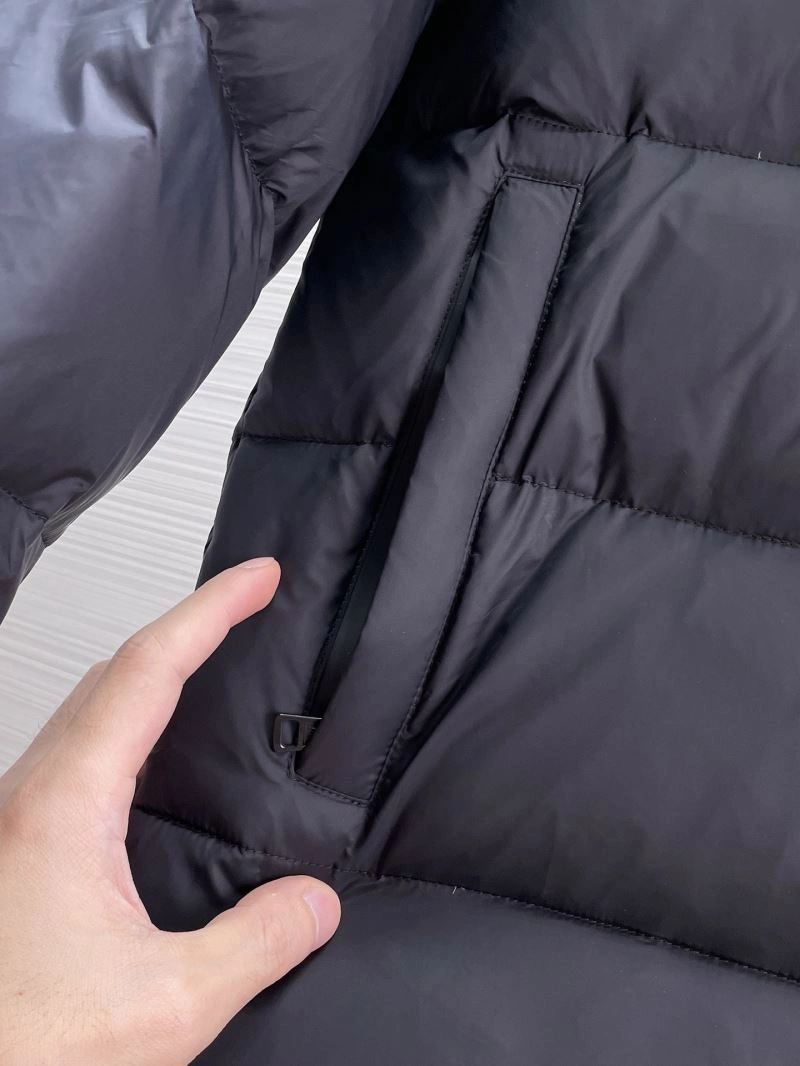Moncler Down Jackets Vibrant 144199