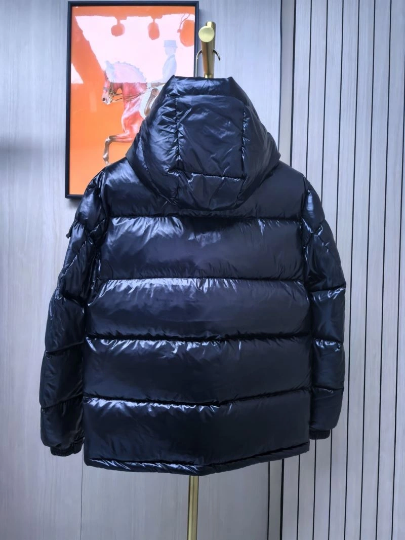 Sporty Moncler Down Jackets 144174